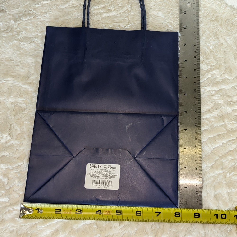 ❤ Birthday Gift Bags | Celebration Party Gift | Paper Gift Bag | Hallmark - Picture 5 of 16